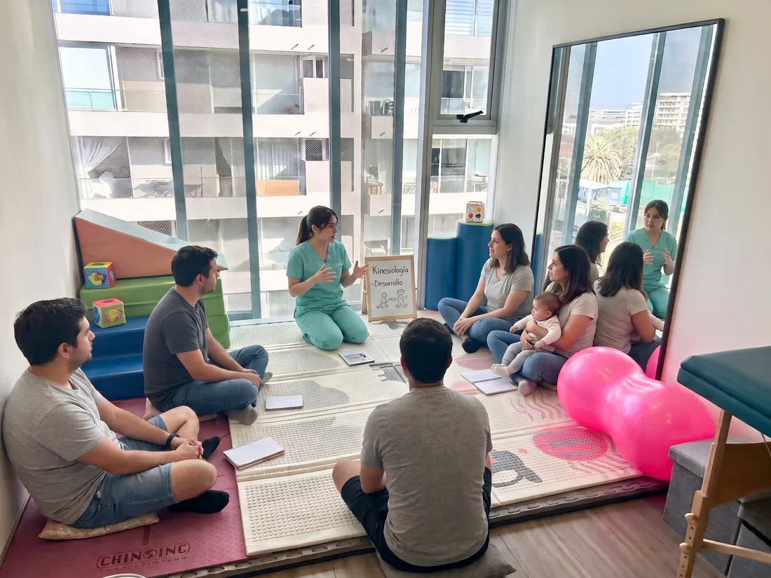 Taller para padres en la sala de KI